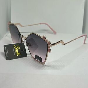 Giselle Women’s Flat Lens Sunglasses